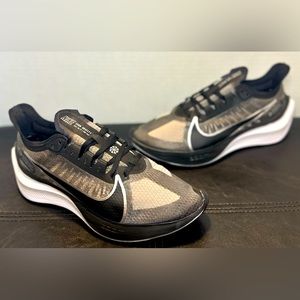 Nike Womens Zoom Gravity BQ3203-002 Gray Running Sneakers Size 8.5